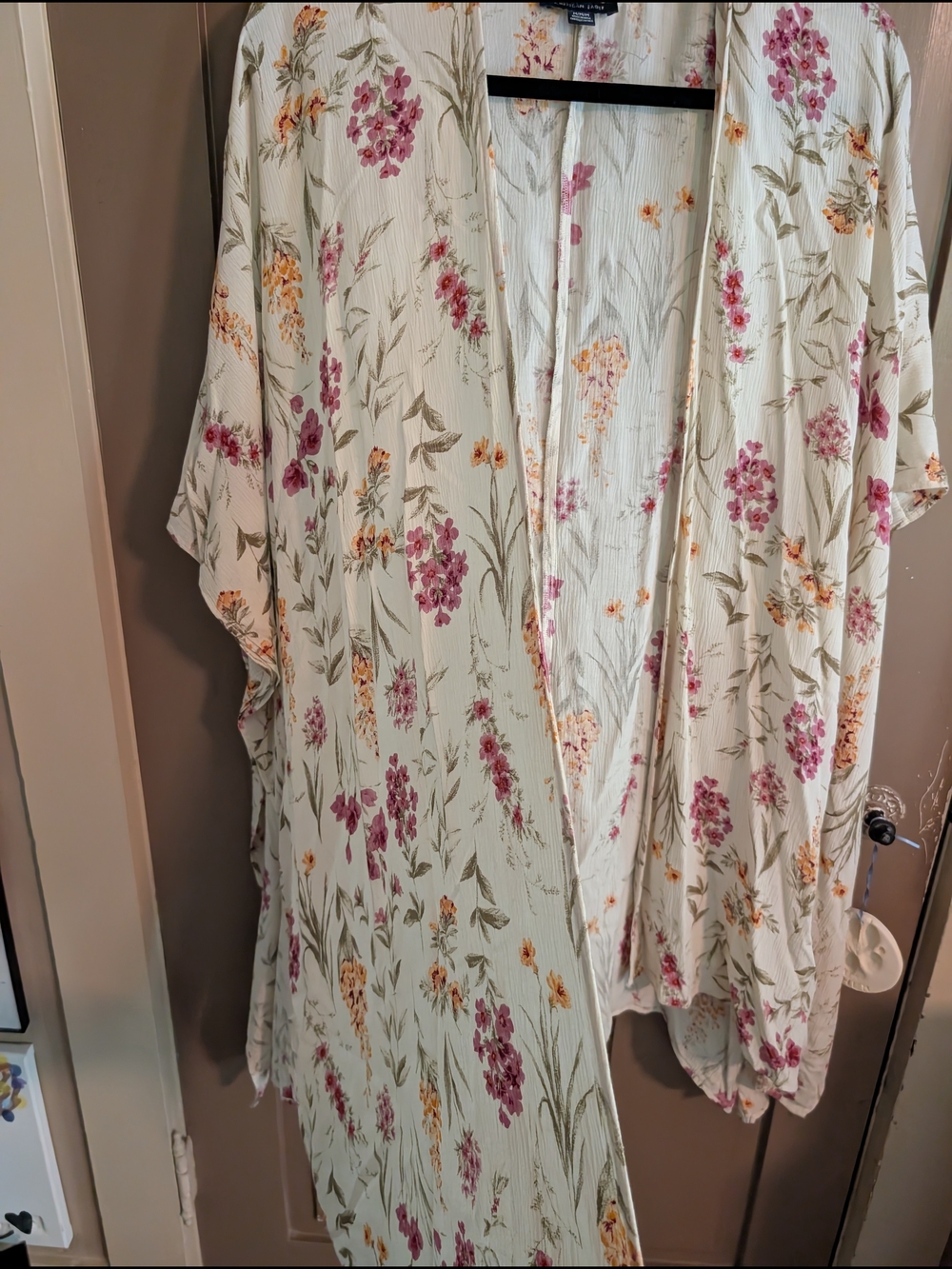 American Eagle Cream Floral Short Sleeve Kimono - Size Medium NWOT - Picture 2 of 7
